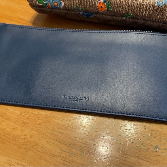 Coach East/West Crossbody w/pop-out pouch and wristlet - Picture 7 of 9